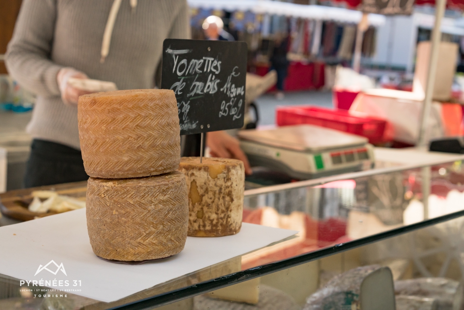 Fromage local marché de Luchon