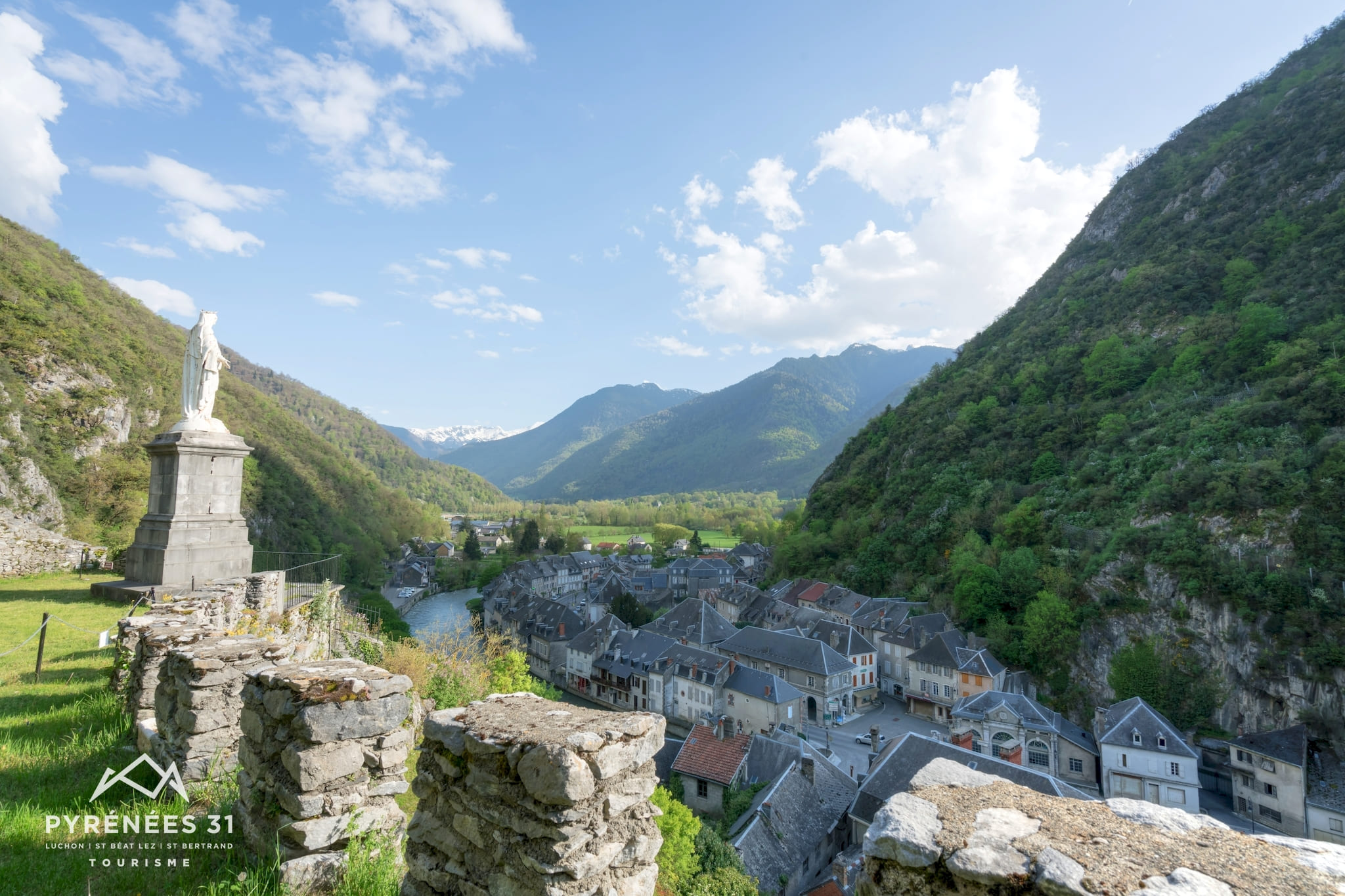 La vallée de la Garonne depuis le château de Saint-Béat-Lez