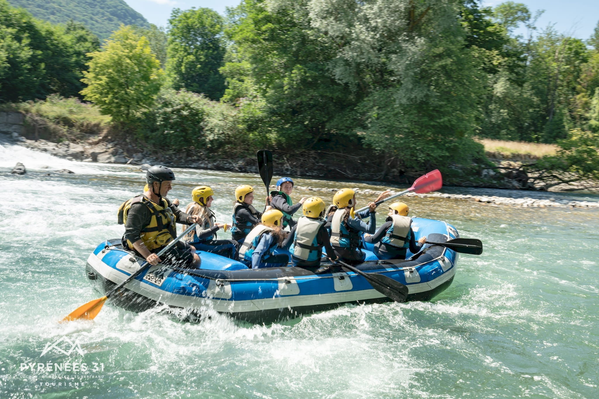 Descente de la Garonne en rafting dans les Pyrénées Haut-Garonnaises