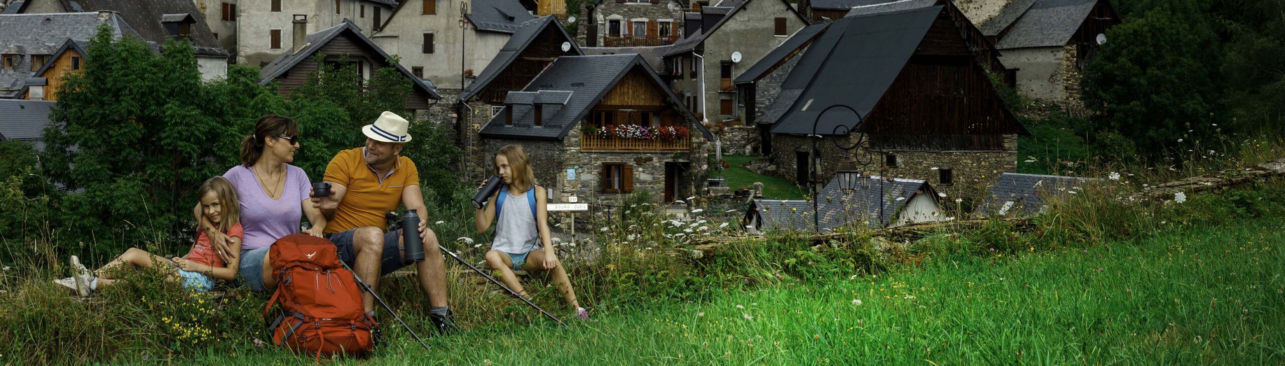 Village de Cires dans la vallée d'Oueil