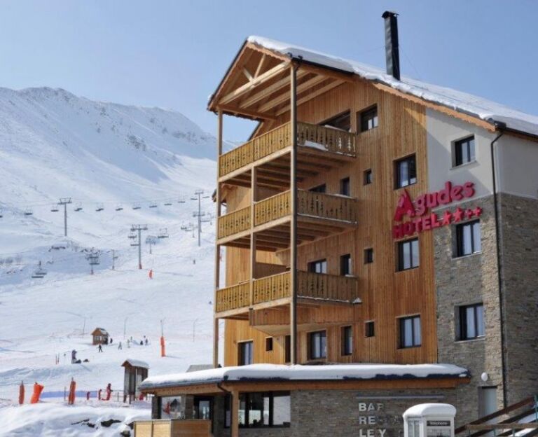 agudes-hotel-station-de-peyragudes-facade-pas9zgs5i5f09a1ncdoagjq9mrdpyb6oncjyg8nuck